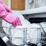 Wie man eine Geschirrspülmaschine reinigt